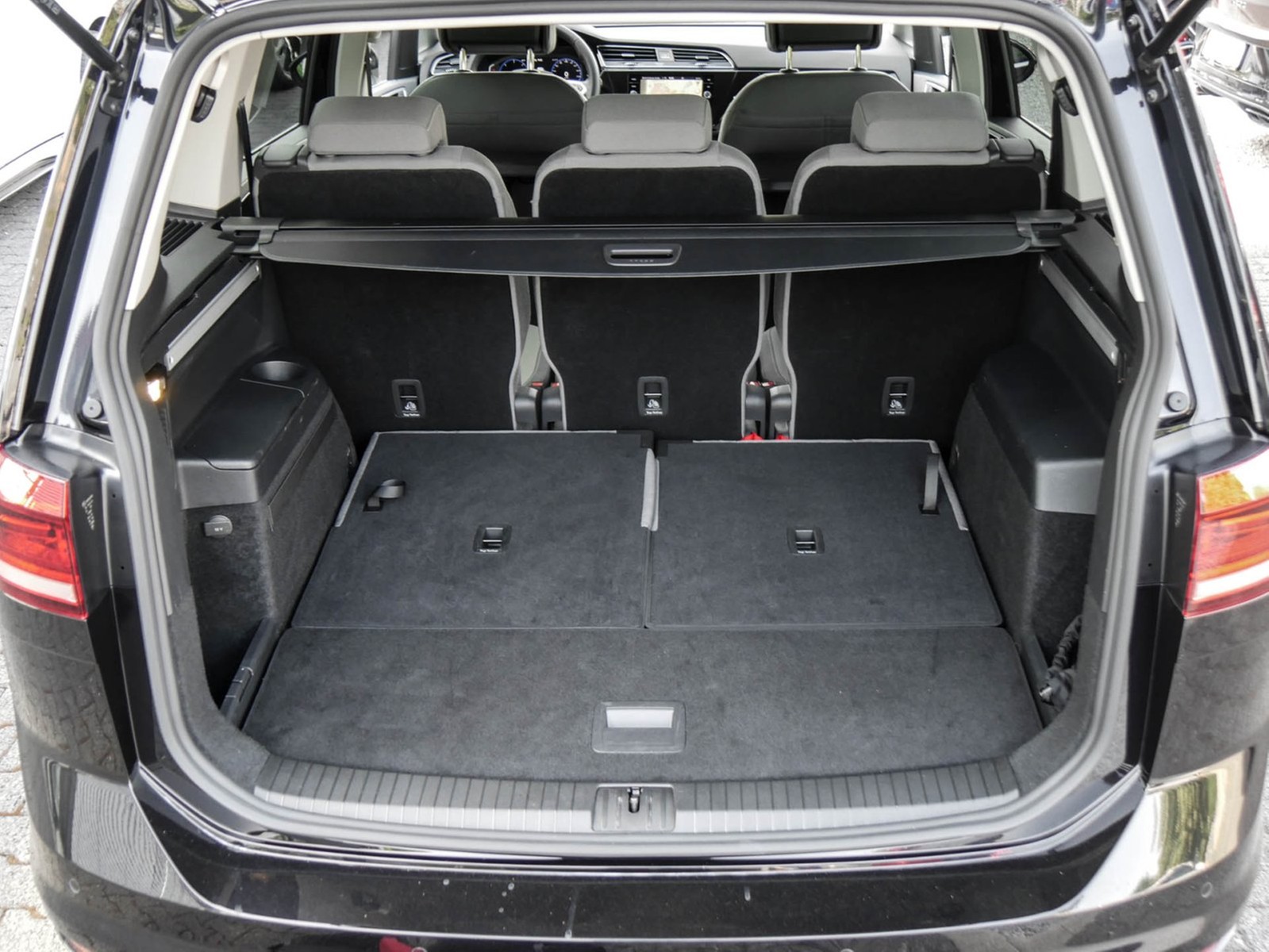 Volkswagen Touran 2.0 HIGHLINE 7SITZE AHK CAM ACC LM17 NAVI