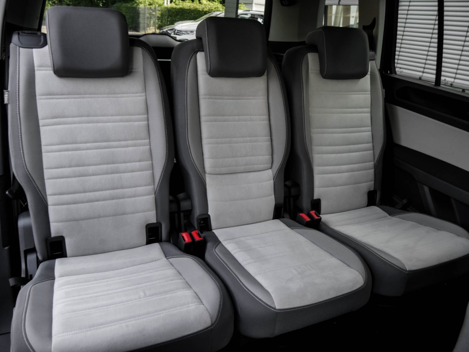 Volkswagen Touran 2.0 HIGHLINE 7SITZE AHK CAM ACC LM17 NAVI