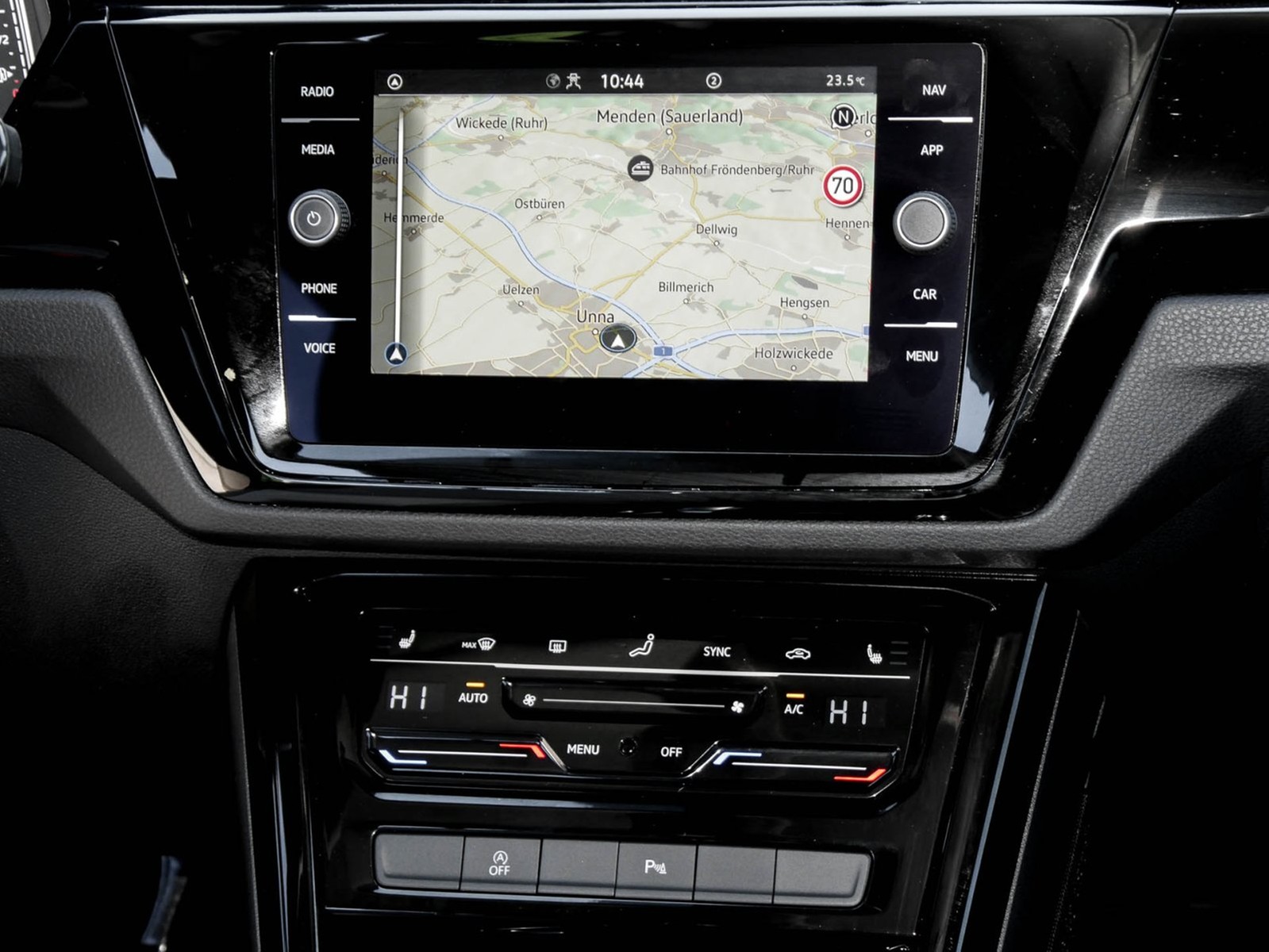 Volkswagen Touran 2.0 HIGHLINE 7SITZE AHK CAM ACC LM17 NAVI