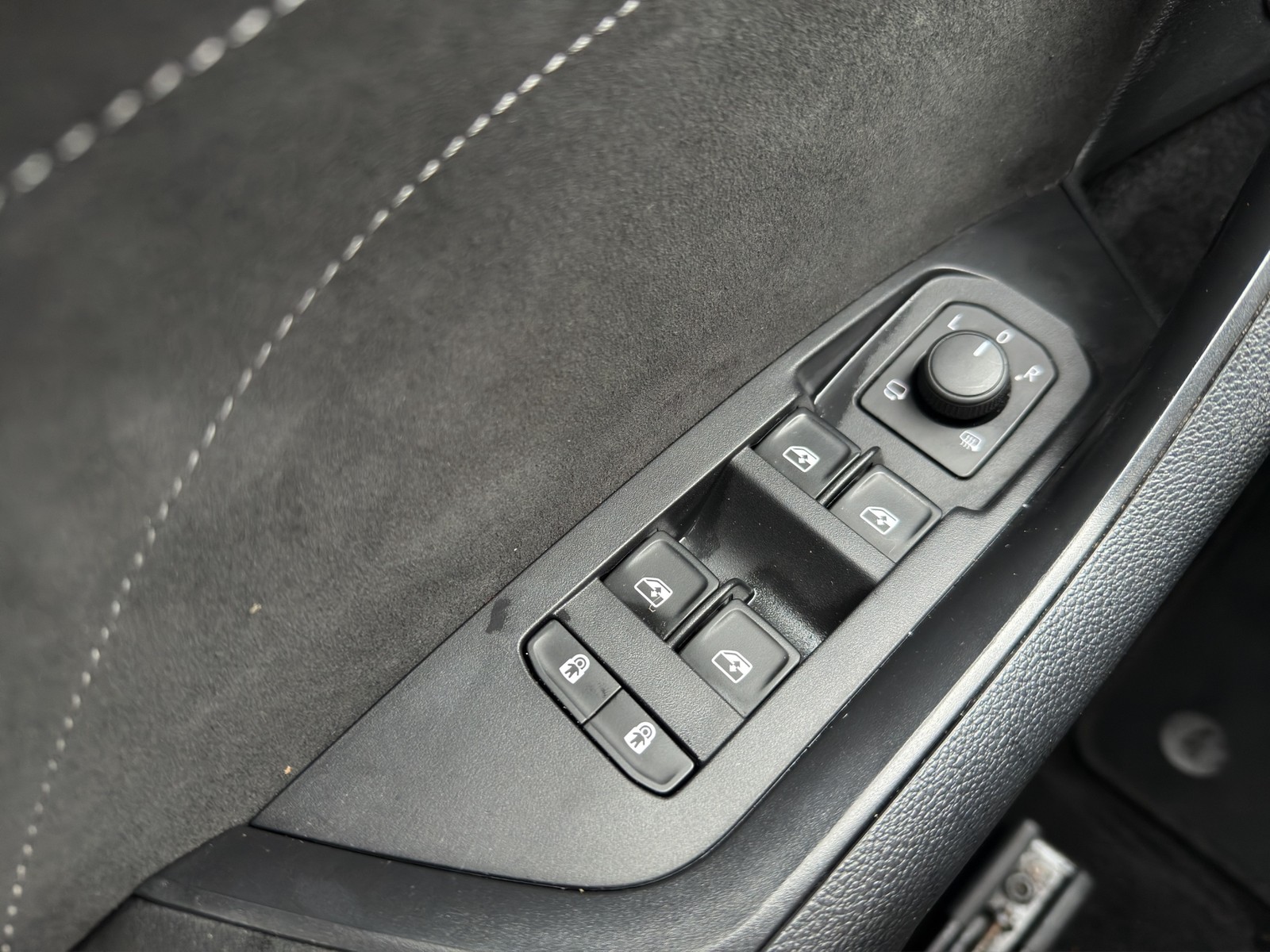 Skoda Kodiaq 2.0 SPORTLINE 4X4 STANDHZ AHK 360CAM LM19