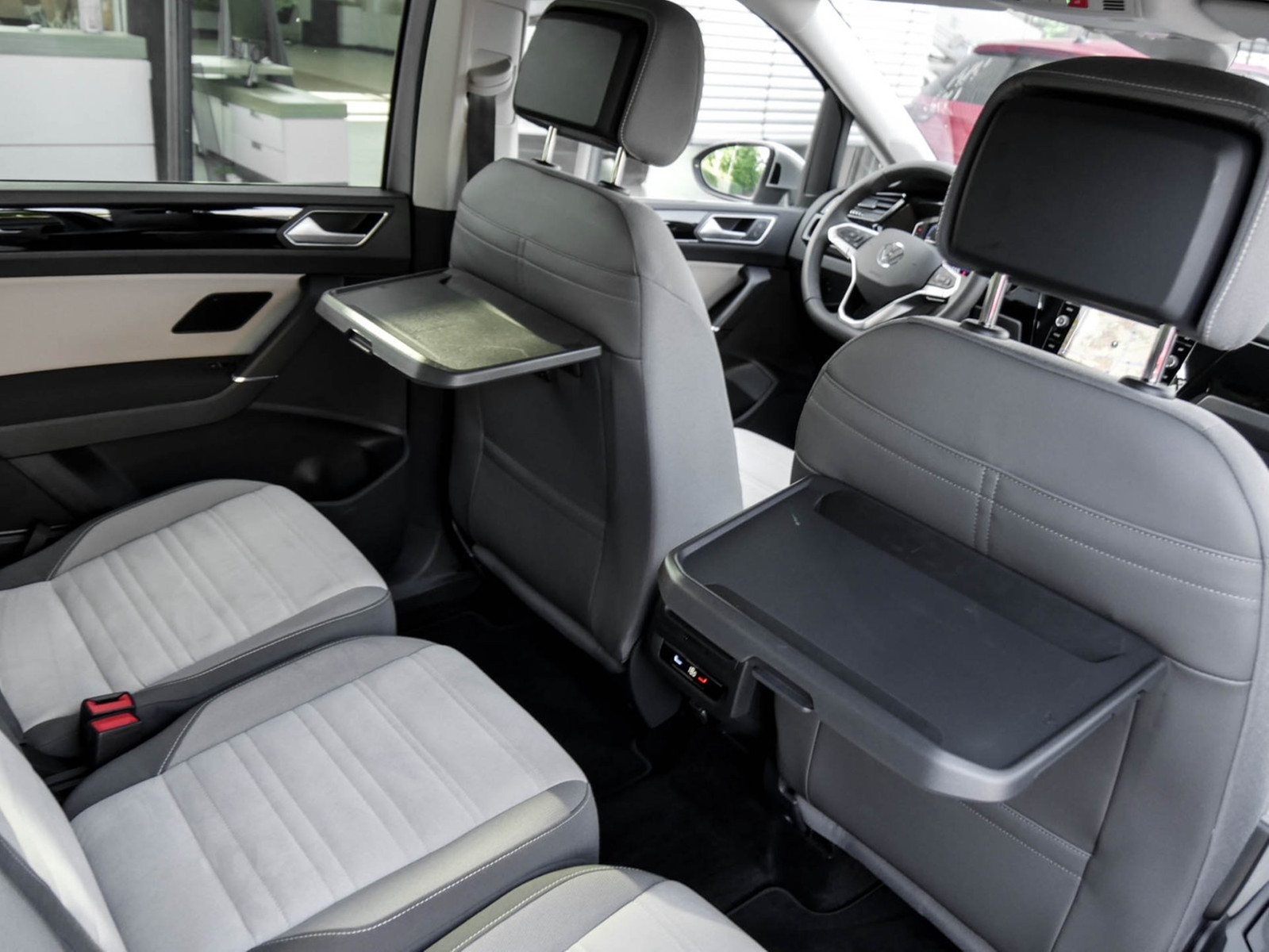 Volkswagen Touran 2.0 HIGHLINE 7SITZE AHK CAM ACC LM17 NAVI