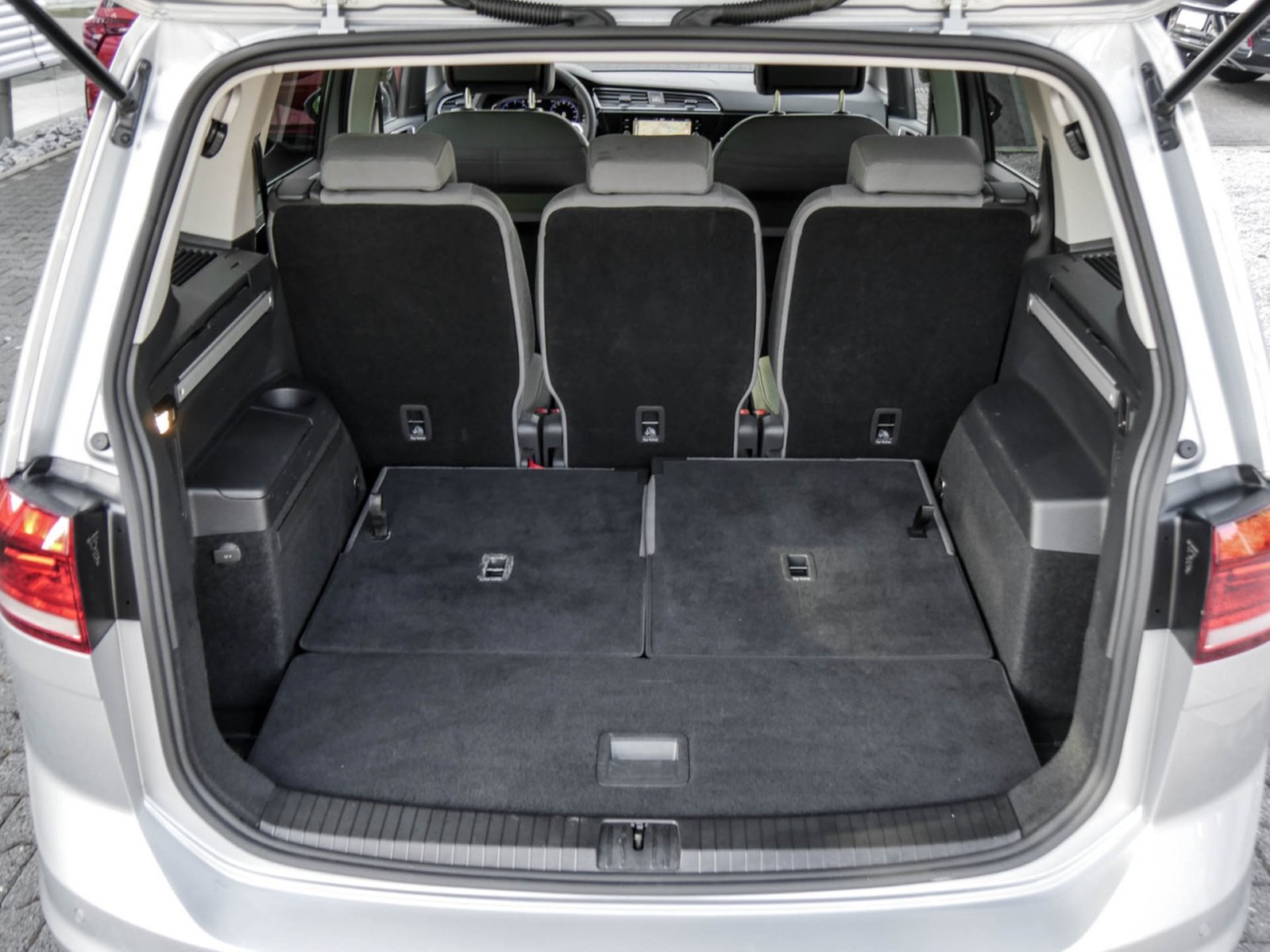 Volkswagen Touran 2.0 HIGHLINE 7SITZE AHK CAM ACC LM17 NAVI