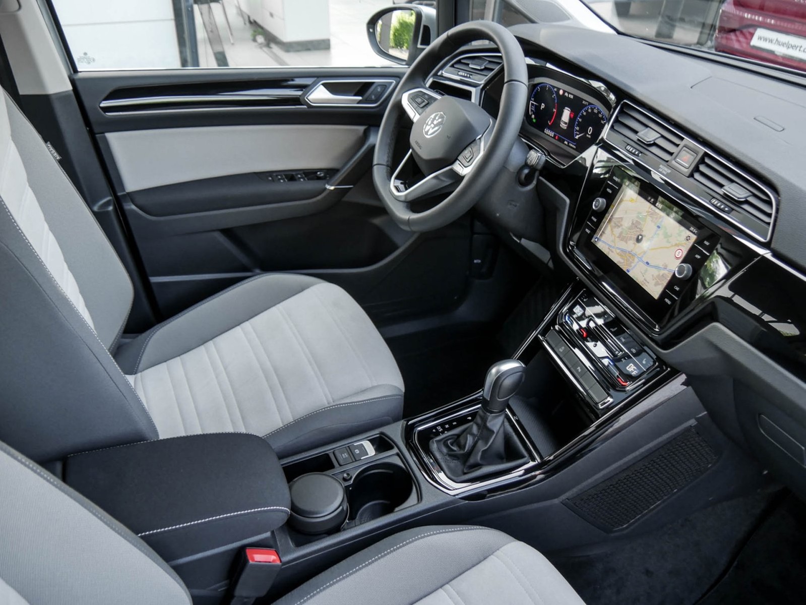 Volkswagen Touran 2.0 HIGHLINE 7SITZE AHK CAM ACC LM17 NAVI