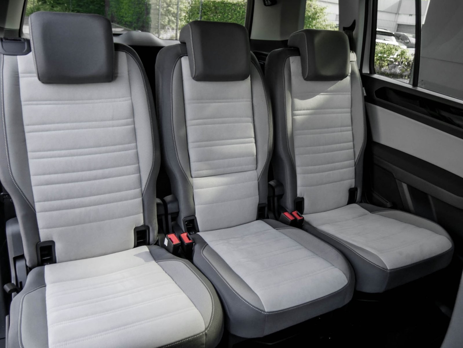 Volkswagen Touran 2.0 HIGHLINE 7SITZE AHK CAM ACC LM17 NAVI