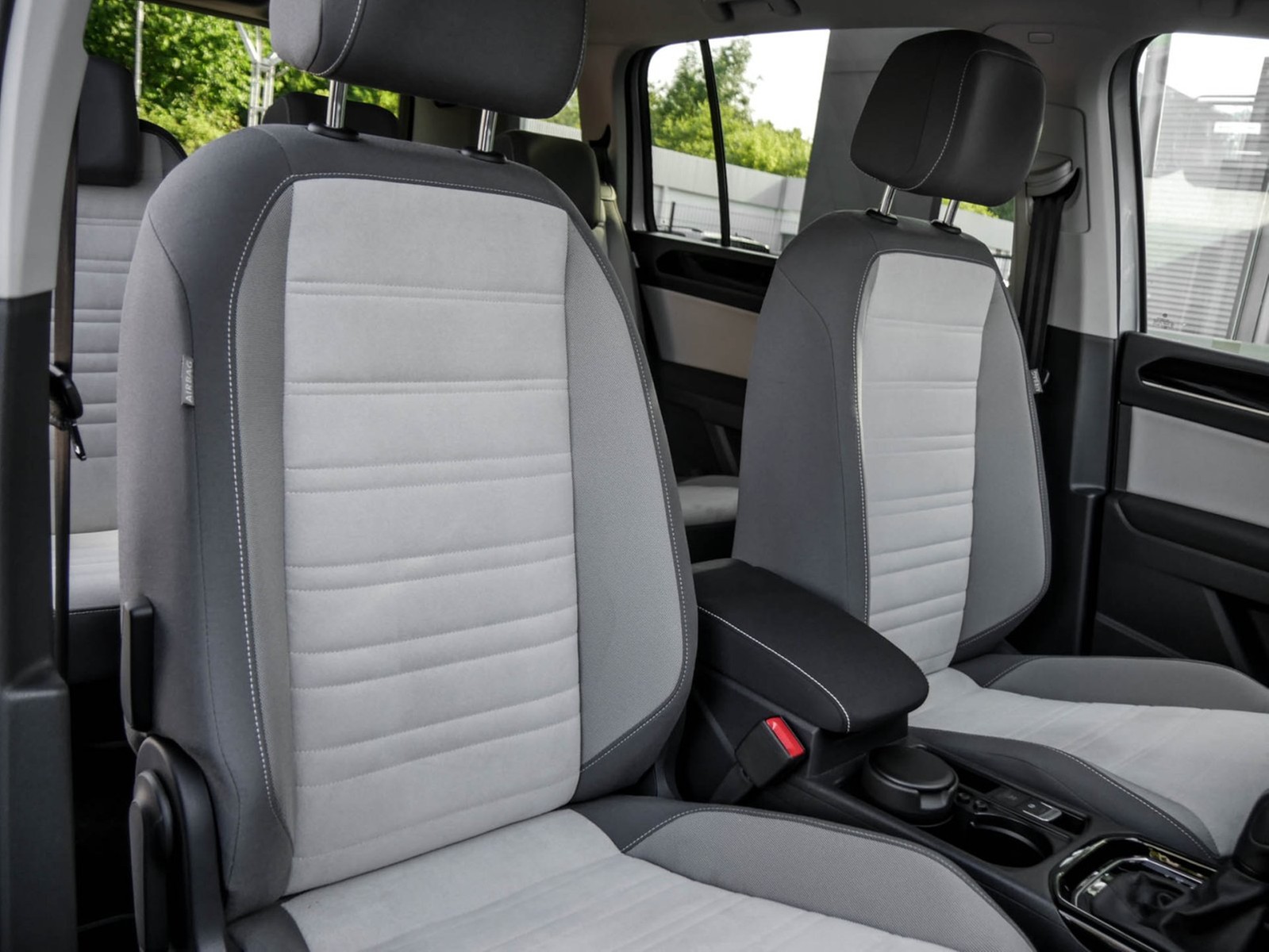 Volkswagen Touran 2.0 HIGHLINE 7SITZE AHK CAM ACC LM17 NAVI