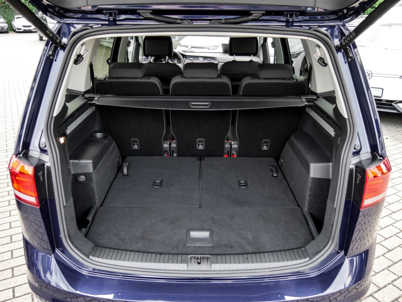 Volkswagen Touran 2.0 COMFORTLINE 7SITZE CAM E-KLAPPE NAVI