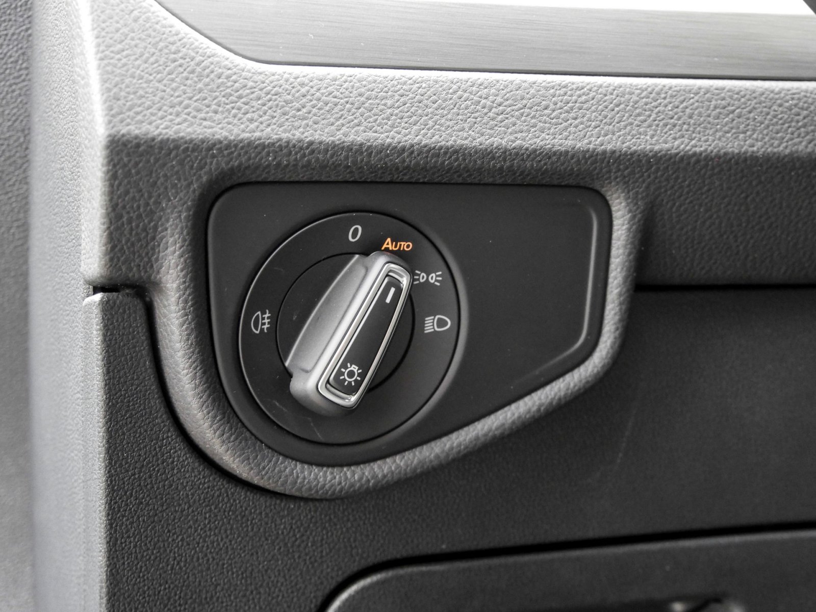 Volkswagen Touran 2.0 COMFORTLINE 7SITZE CAM E-KLAPPE NAVI