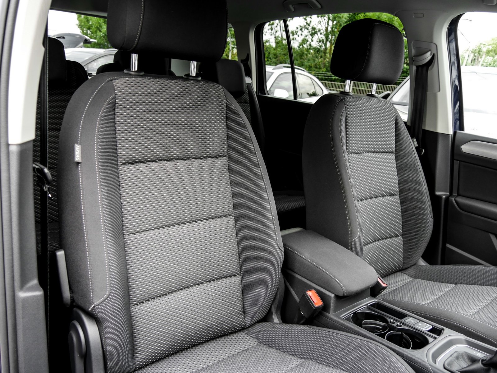 Volkswagen Touran 2.0 COMFORTLINE 7SITZE CAM E-KLAPPE NAVI