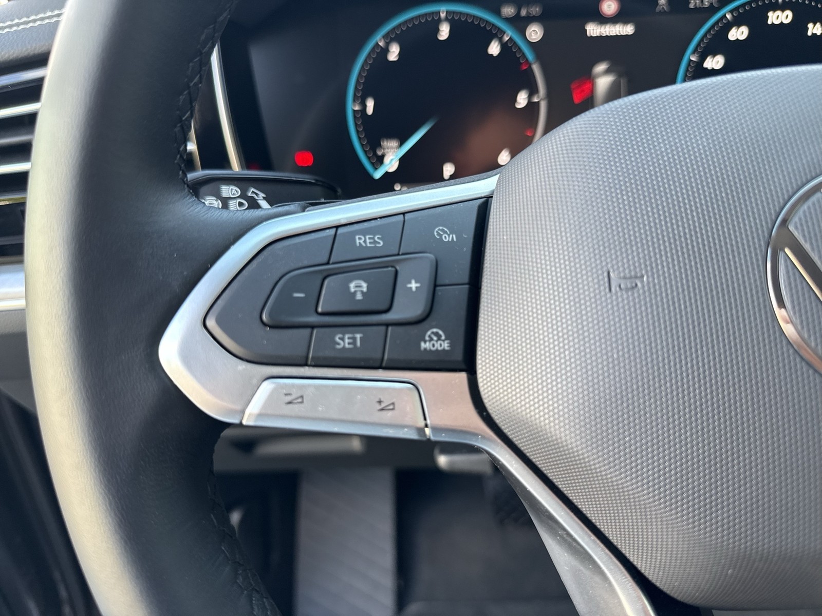 Volkswagen Touareg V6 LUFTFEDERUNG AHK CAM ACC LM19 EKLAPPE