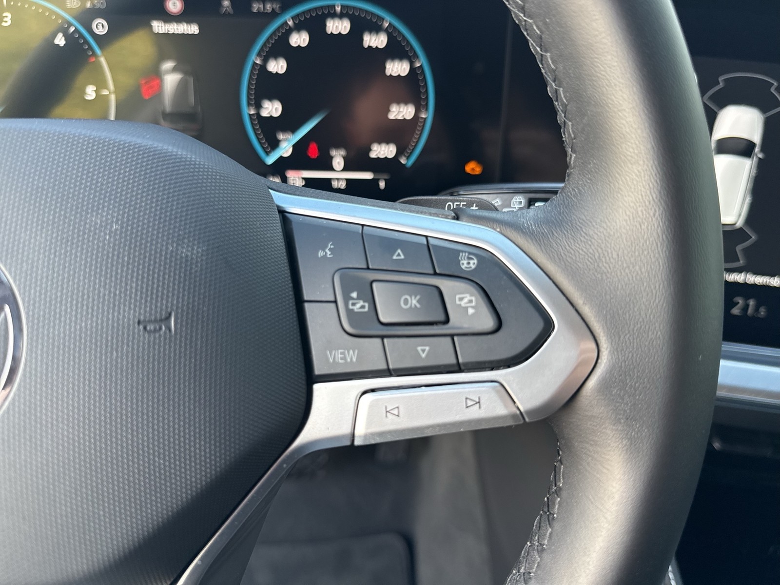 Volkswagen Touareg V6 LUFTFEDERUNG AHK CAM ACC LM19 EKLAPPE