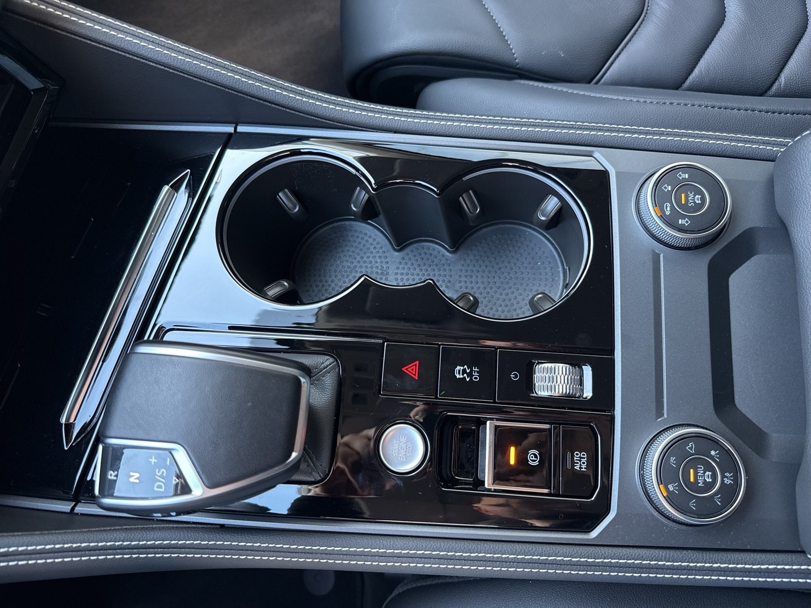 Volkswagen Touareg V6 LUFTFEDERUNG AHK CAM ACC LM19 EKLAPPE
