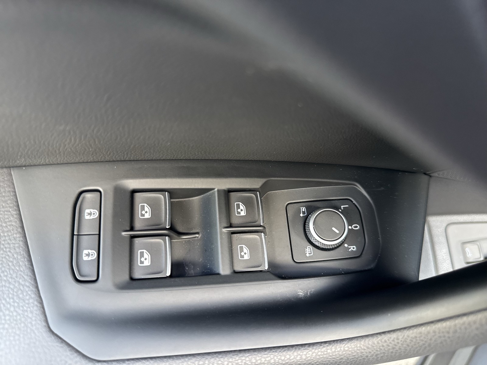 Volkswagen Touareg V6 LUFTFEDERUNG AHK CAM ACC LM19 EKLAPPE
