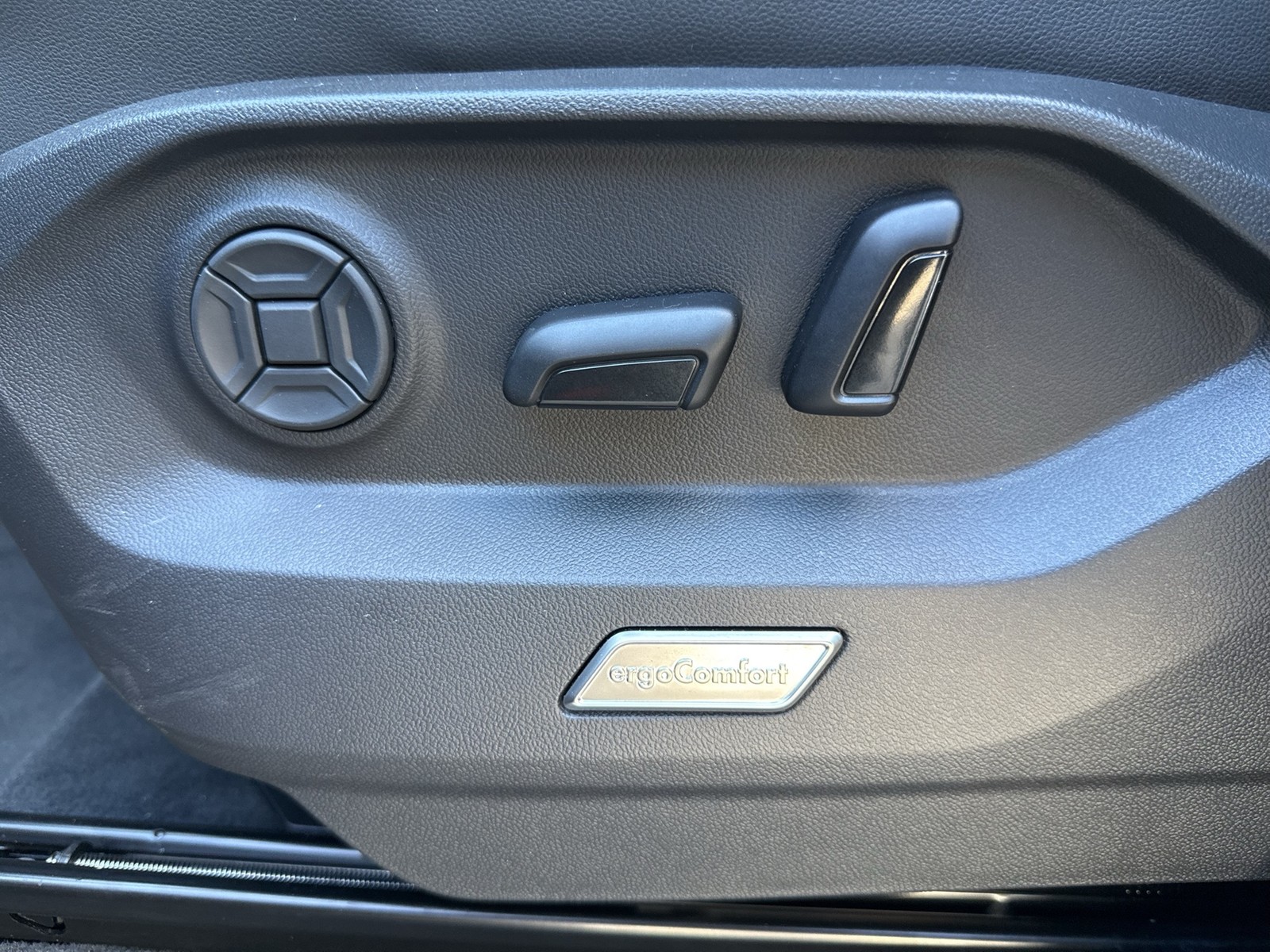 Volkswagen Touareg V6 LUFTFEDERUNG AHK CAM ACC LM19 EKLAPPE