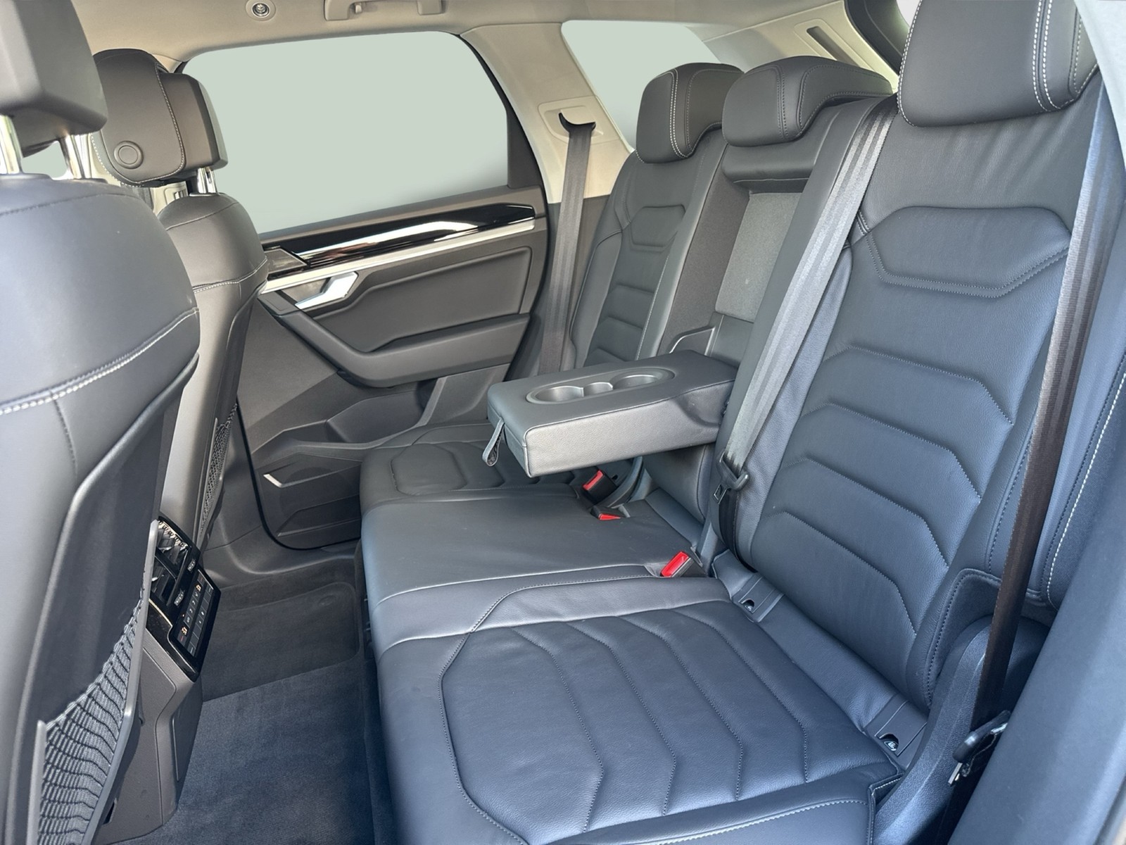 Volkswagen Touareg V6 LUFTFEDERUNG AHK CAM ACC LM19 EKLAPPE