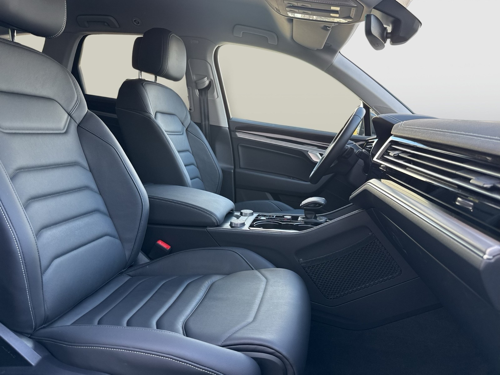 Volkswagen Touareg V6 LUFTFEDERUNG AHK CAM ACC LM19 EKLAPPE