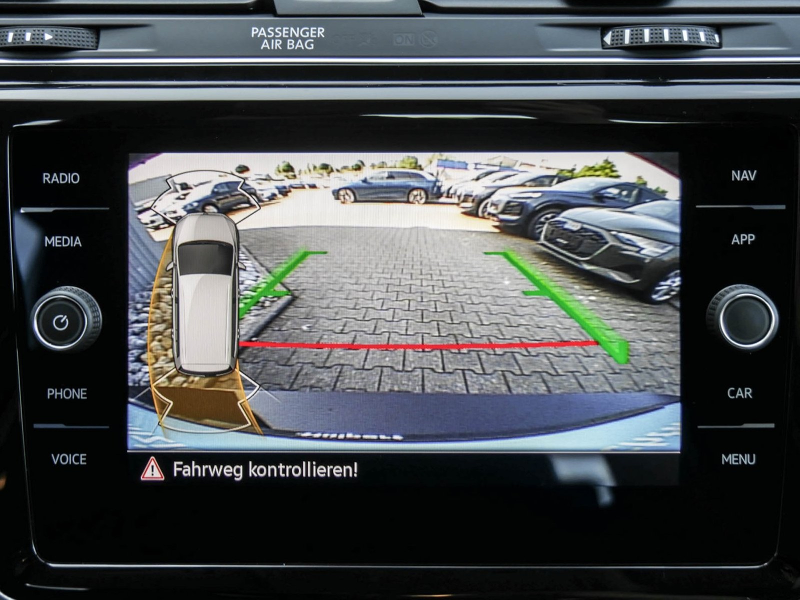 Volkswagen Touran 2.0 COMFORTLINE 7SITZE AHK CAM ACC NAVI
