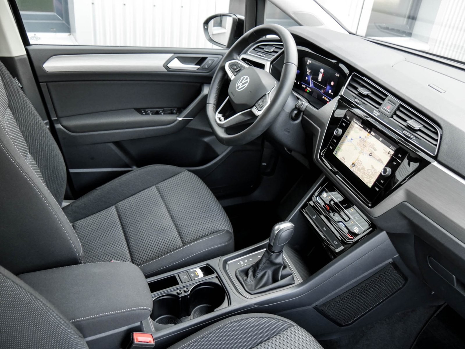 Volkswagen Touran 2.0 COMFORTLINE 7SITZE AHK CAM ACC NAVI