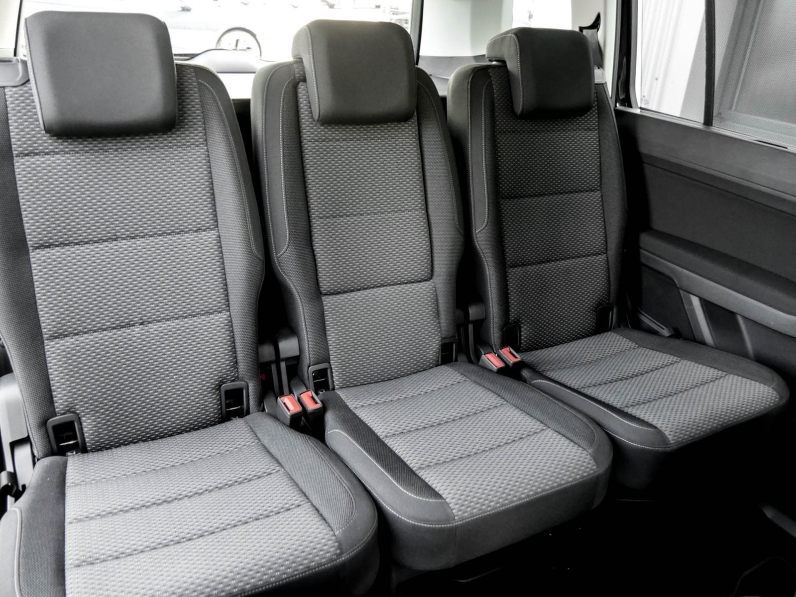Volkswagen Touran 2.0 COMFORTLINE 7SITZE AHK CAM ACC NAVI