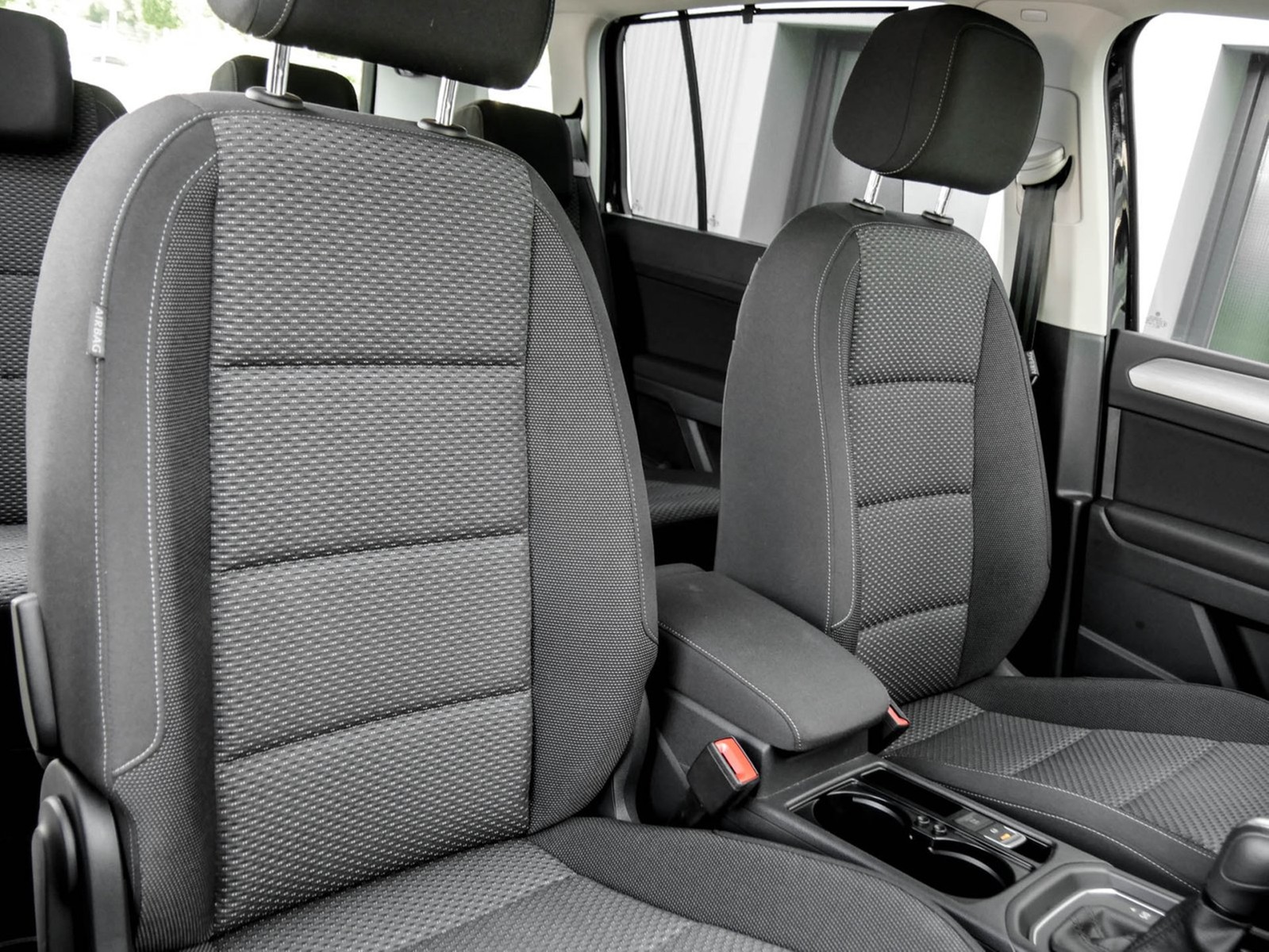 Volkswagen Touran 2.0 COMFORTLINE 7SITZE AHK CAM ACC NAVI