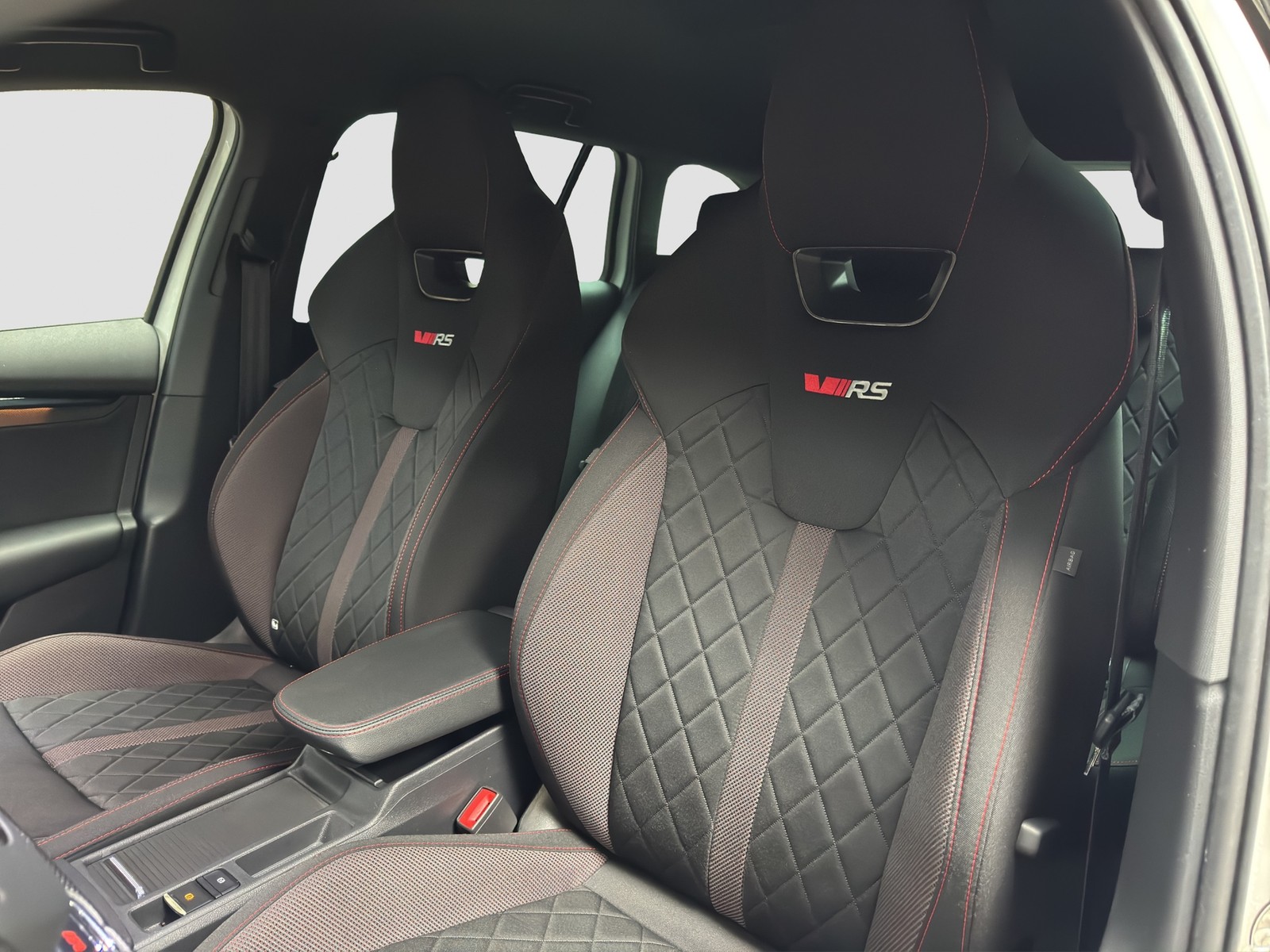 Skoda Octavia Combi 2.0 RS CAM ACC LM18 NAVICOLUMBUS