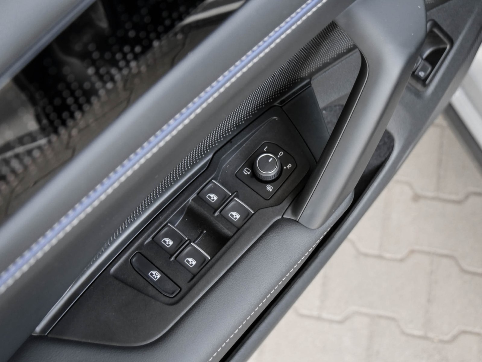 Volkswagen Tiguan 1.5 HYBRID R-LINE NEUESMODELL AHK 360°CAM