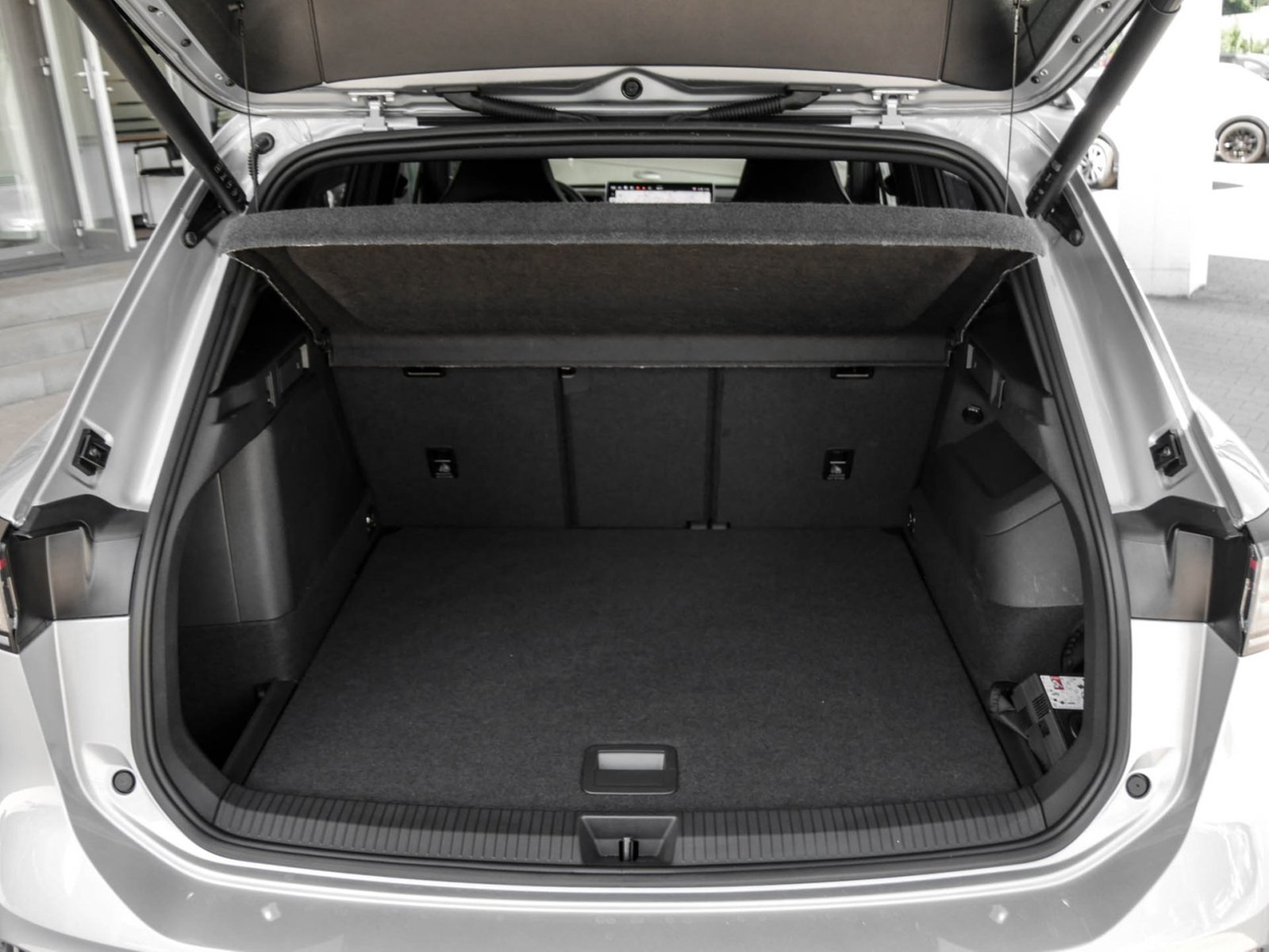 Volkswagen Tiguan 1.5 HYBRID R-LINE NEUESMODELL AHK 360°CAM