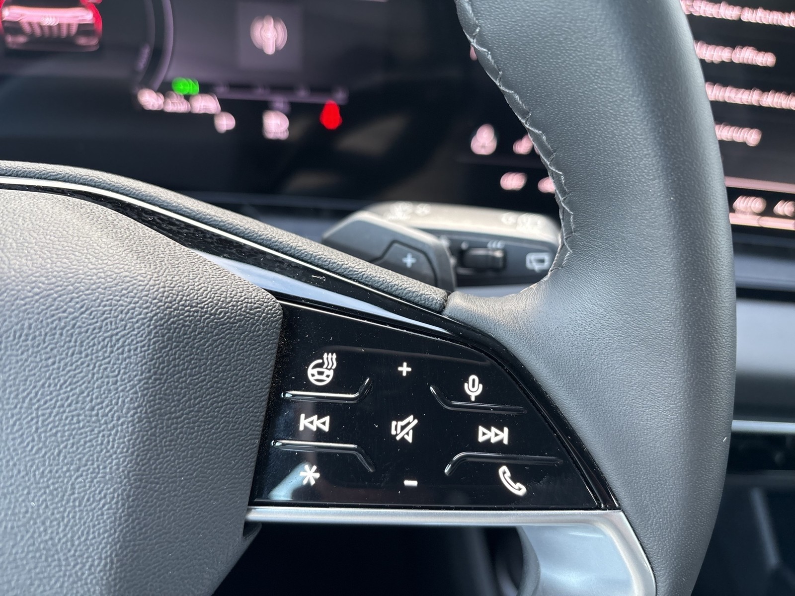 Audi Q6 e-tron quattro S LINE B&O AHK 360CAM ACC LM19