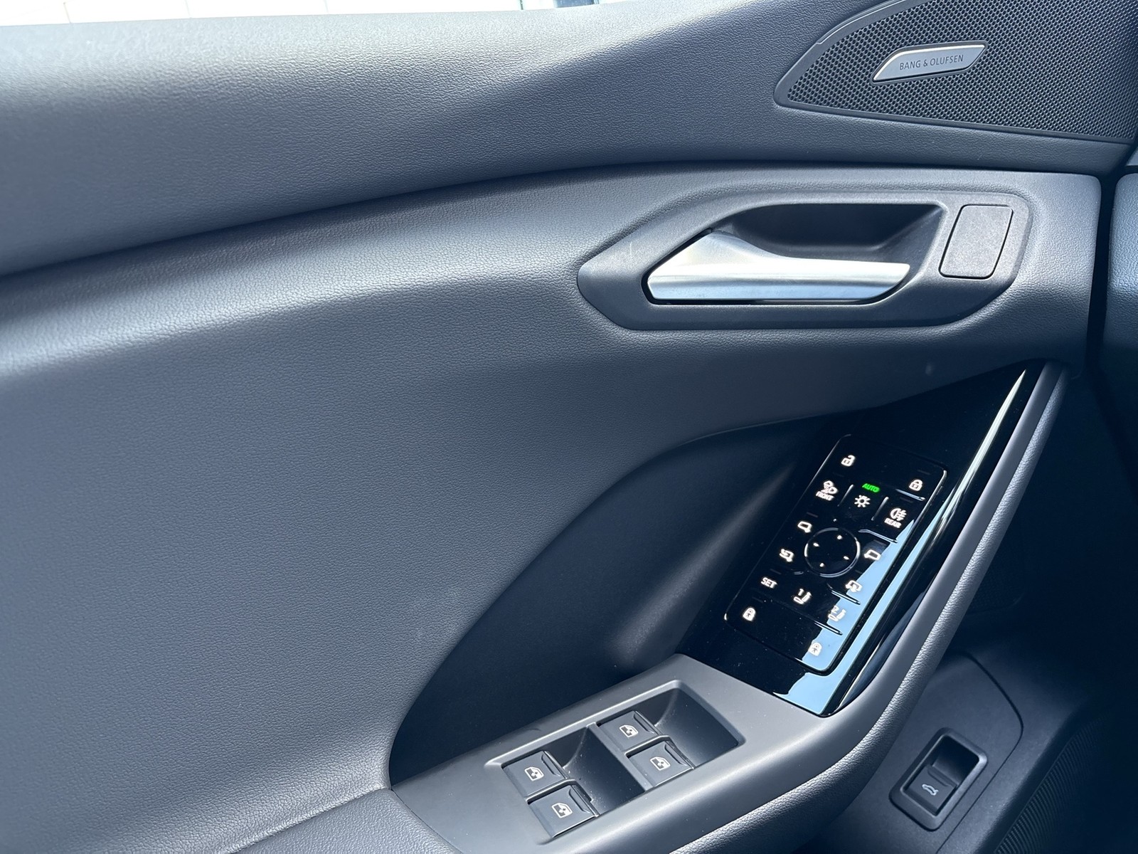 Audi Q6 e-tron quattro S LINE B&O AHK 360CAM ACC LM19