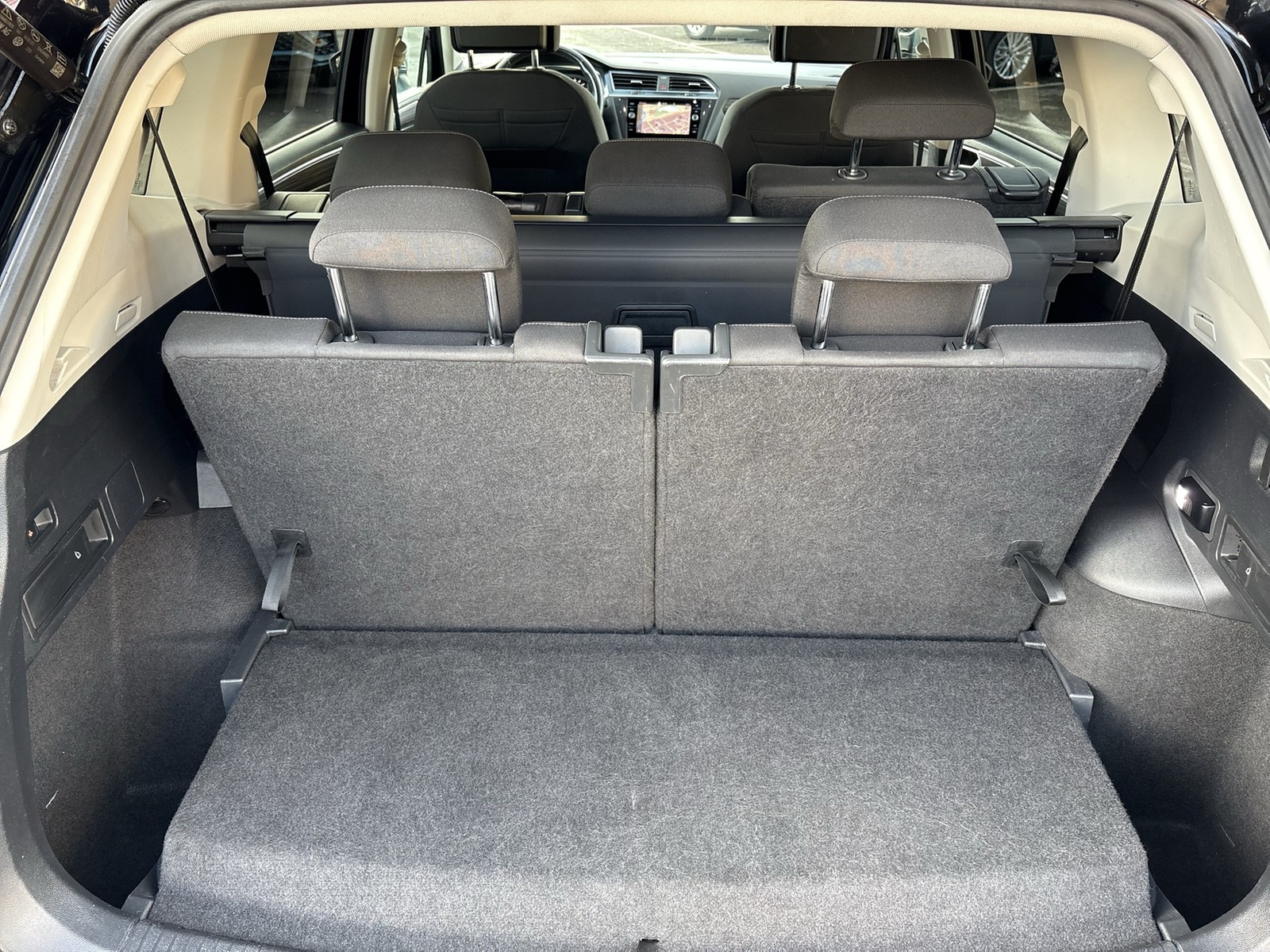 Volkswagen Tiguan Allspace 2.0 ELEGANCE 4X4 7SITZE AHK LM19