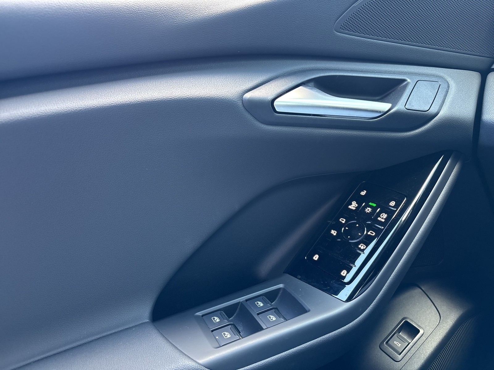 Audi Q6 e-tron performance advanced 360°CAM ACC LM18