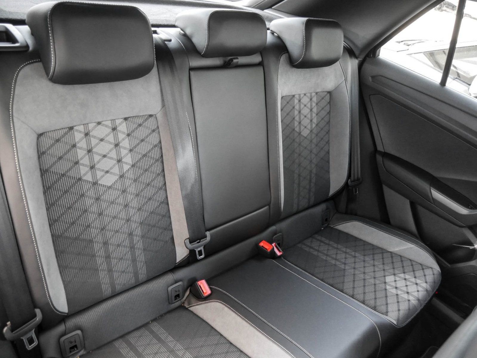 Volkswagen T-Roc 1.5 TSI R-LINE DSG