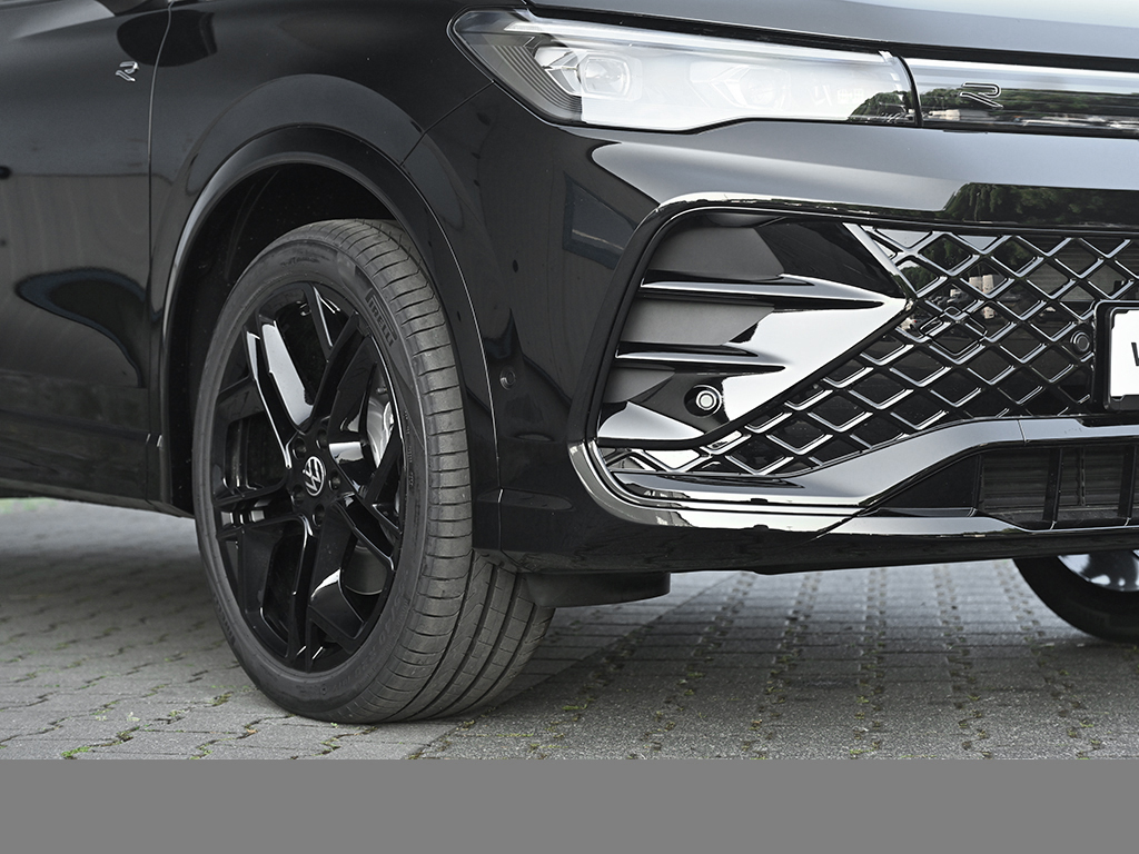 Volkswagen Tiguan 2.0 TDI R-LINE DSG LEDER NAVI AHK LM20