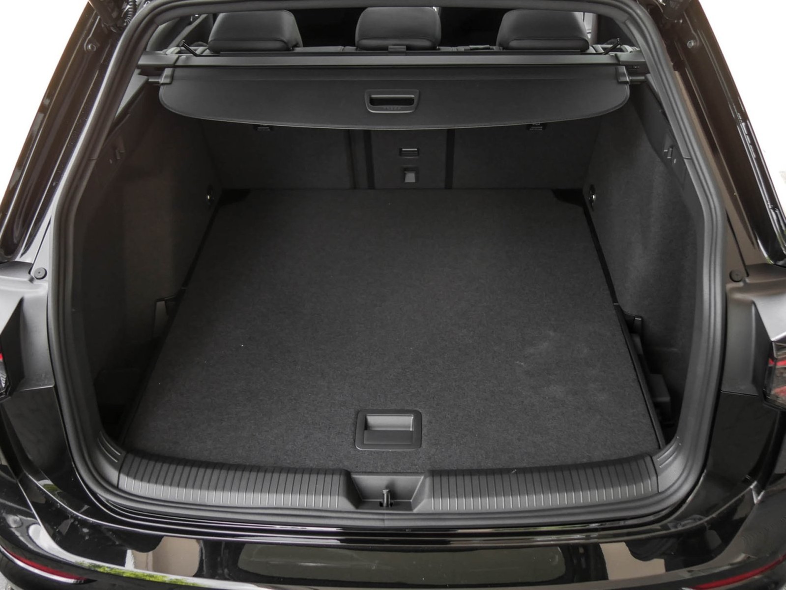 Volkswagen Golf Variant 1.5 eTSI R-LINE DSG PANO AHK LM18