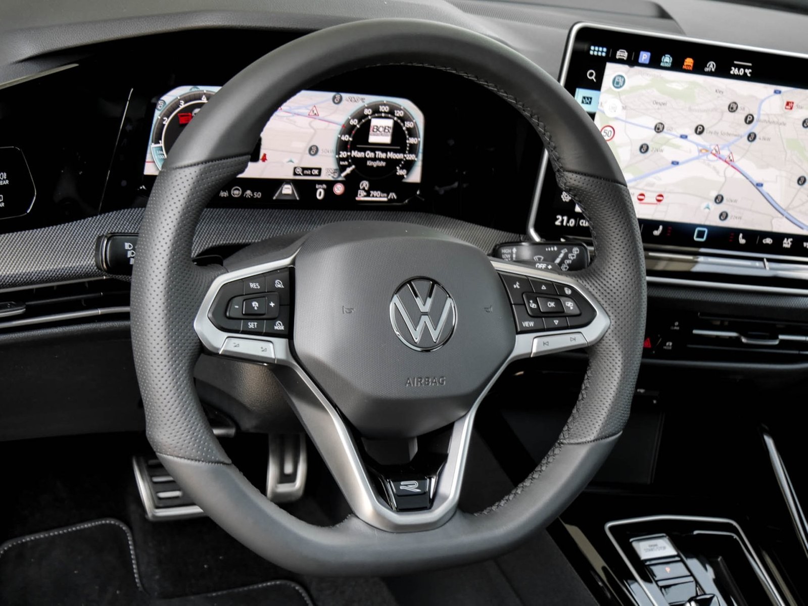 Volkswagen Golf Variant 1.5 eTSI R-LINE DSG PANO AHK LM18