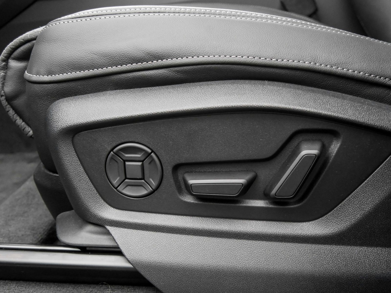 Audi Q7 60 TFSI e quattro S line AHK+Sound+Pano+Sonnenschutzverglasung+Allradlenkung+Sonnenschutzrollo