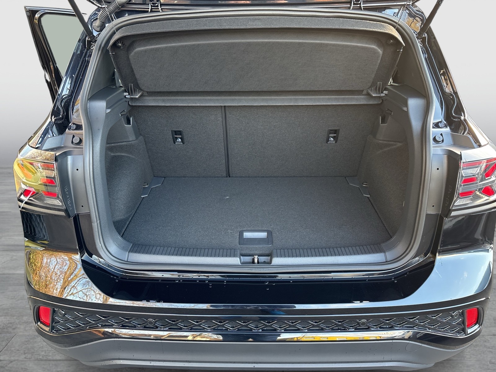 Volkswagen T-Cross 1.0 R-LINE DSG NAVI CAM AHK LM18