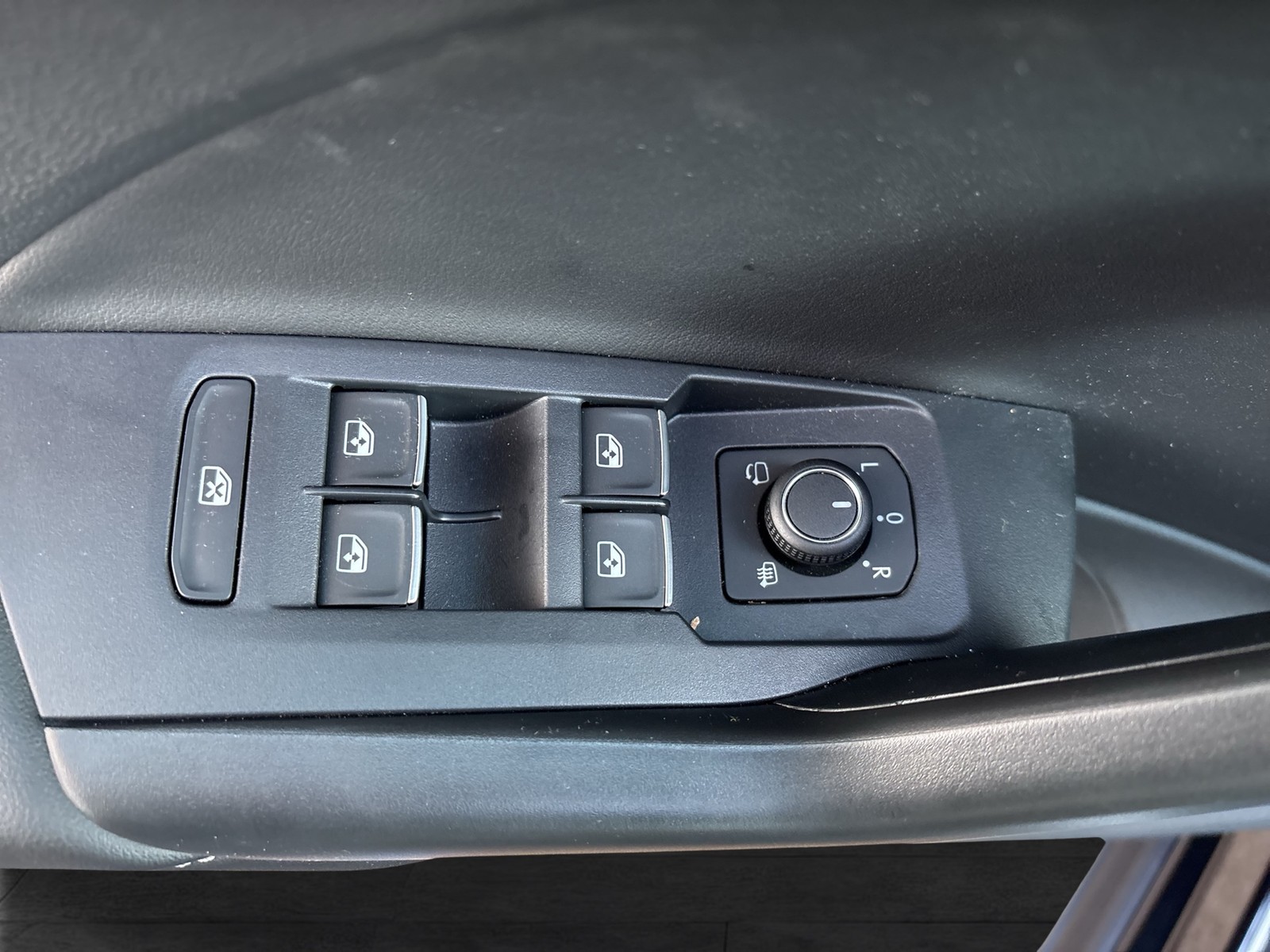 Volkswagen T-Cross 1.0 R-LINE DSG NAVI CAM AHK LM18