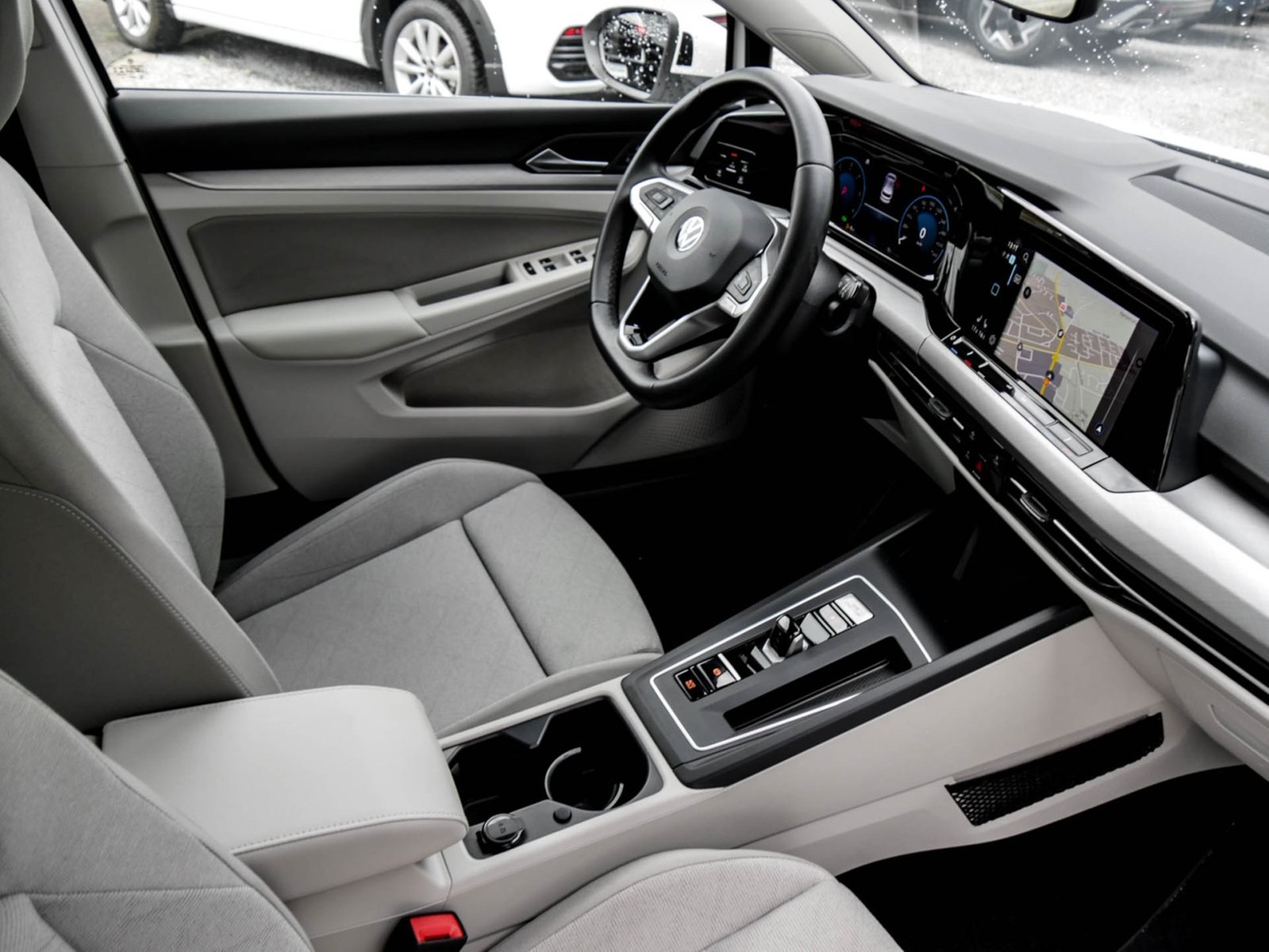 Volkswagen Golf VIII 2.0 LIFE ACC NAVI ALU LED SITZHEIZUNG