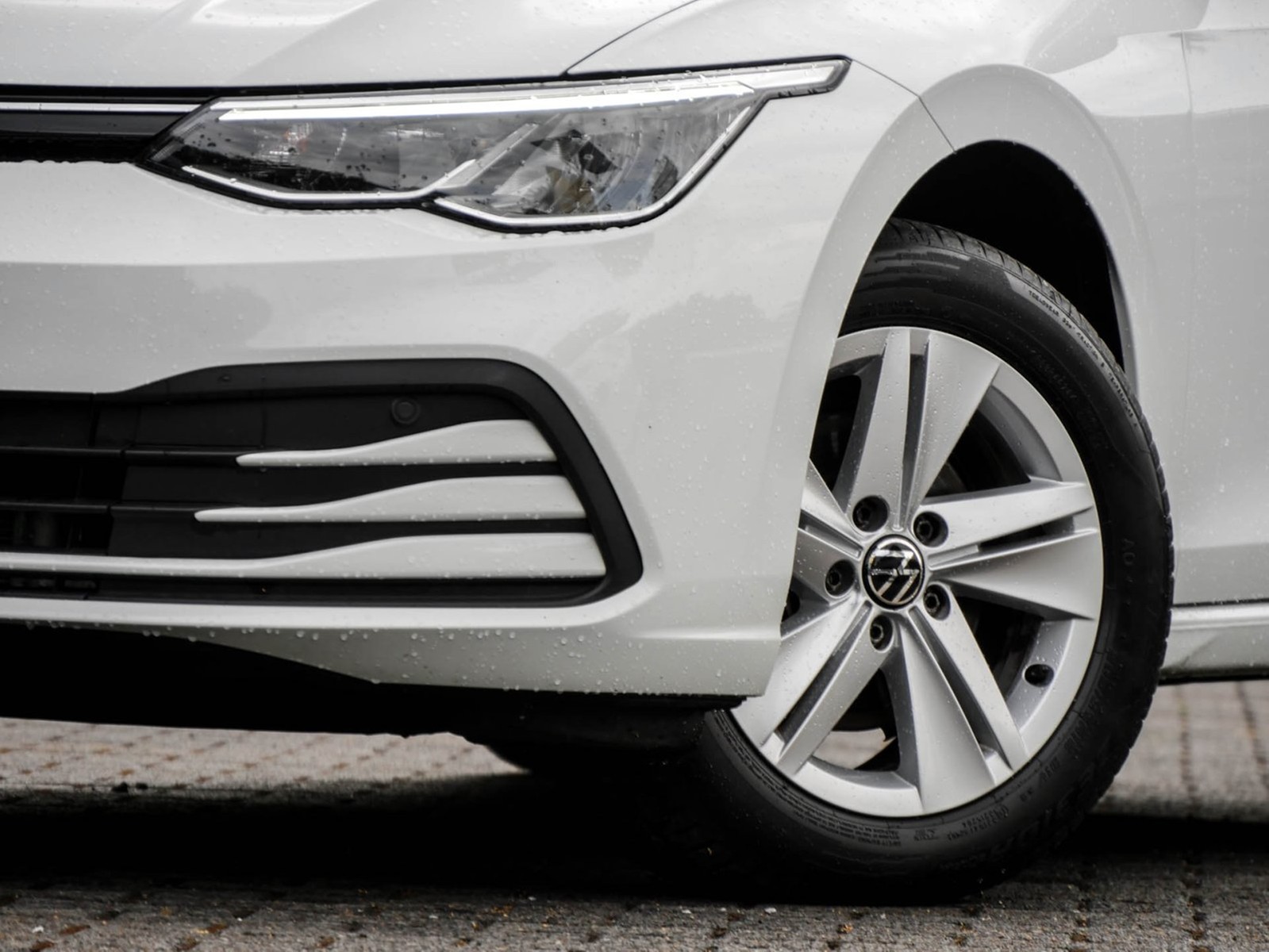 Volkswagen Golf VIII 2.0 LIFE ACC NAVI ALU LED SITZHEIZUNG
