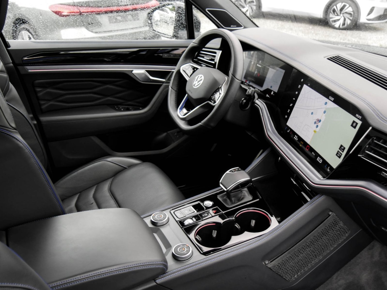 Volkswagen Touareg HYBRID R NEUESMODELL PANO AHK 360CAM 21Z