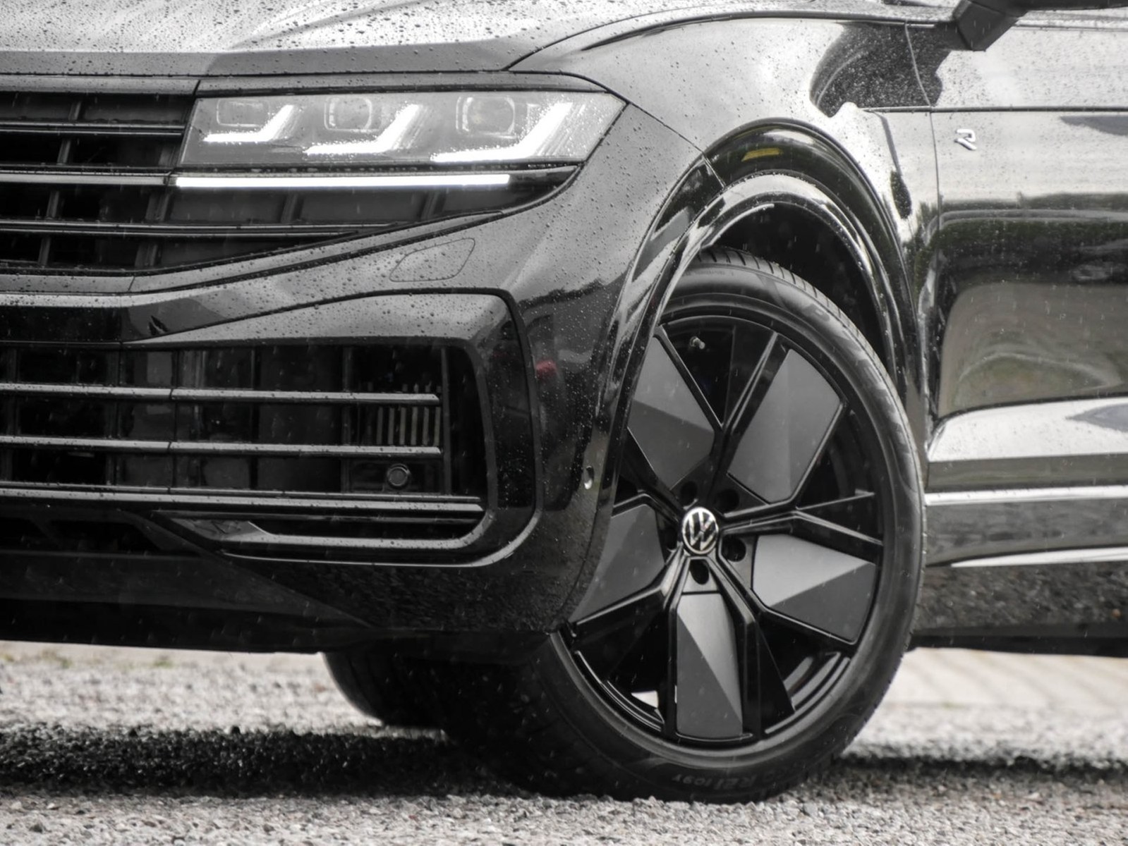 Volkswagen Touareg HYBRID R NEUESMODELL PANO AHK 360CAM 21Z