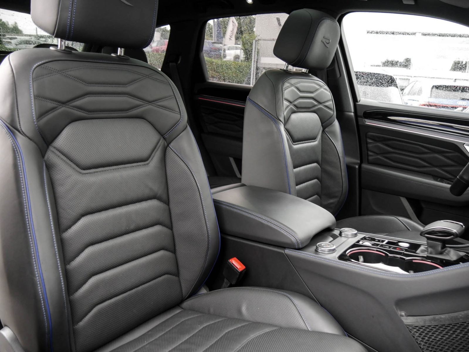 Volkswagen Touareg HYBRID R NEUESMODELL PANO AHK 360CAM 21Z