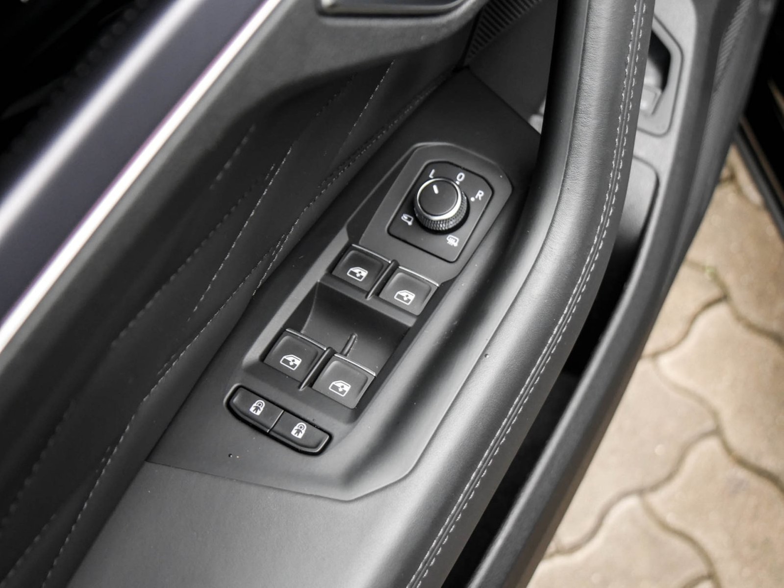 Volkswagen Touareg HYBRID R NEUESMODELL PANO AHK 360CAM 21Z