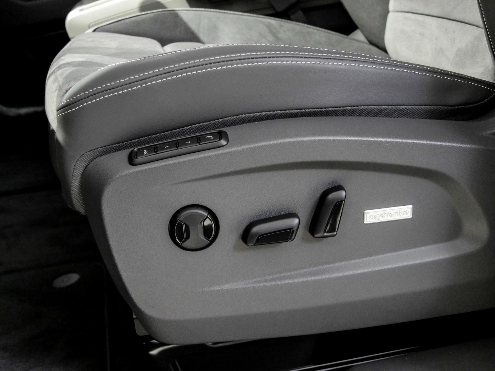 Volkswagen T7 Multivan 2.0 TDI DSG EDITION eSITZE HARMANKARDON