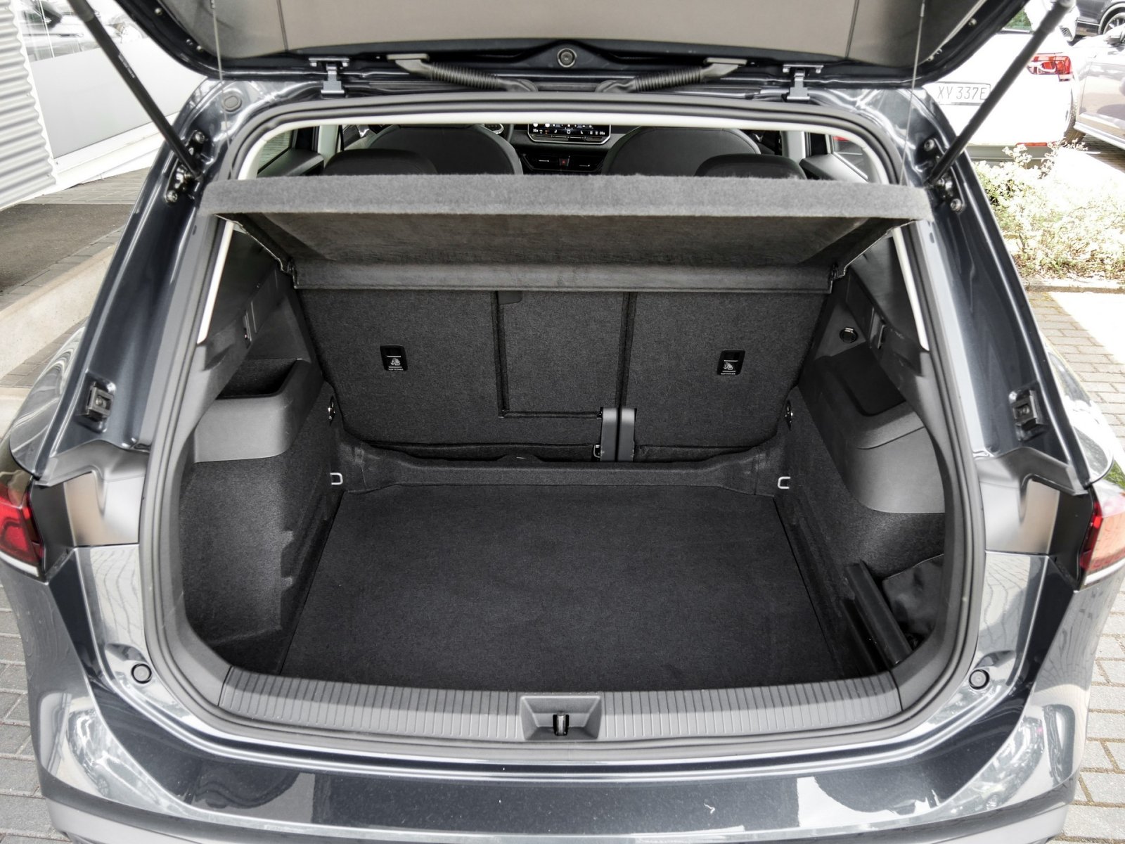 Volkswagen Tiguan 1.5 eTSI NEUES MODELL AHK CAM LM17 NAVI