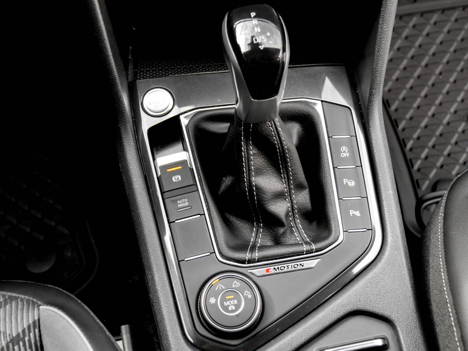 Volkswagen Tiguan 2.0 R-LINE 4X4 STANDHZ. AHK CAM ACC LM19