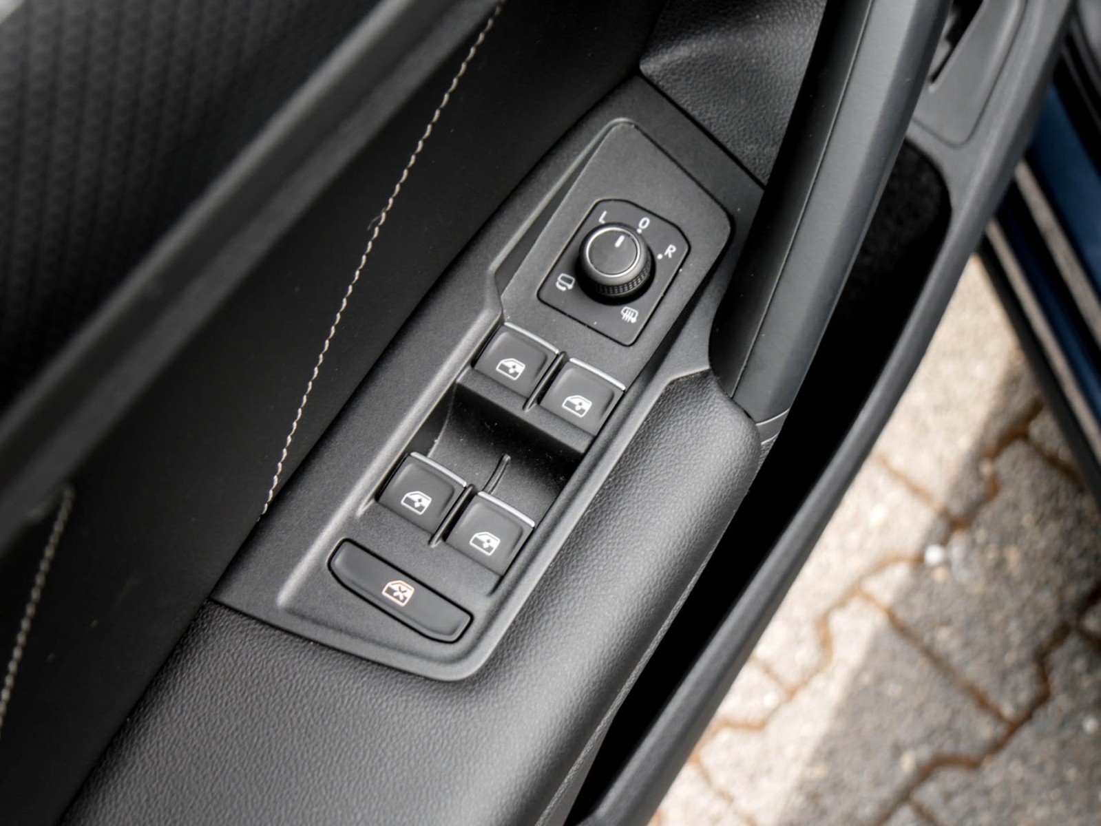 Volkswagen Tiguan 2.0 R-LINE 4X4 STANDHZ. AHK CAM ACC LM19