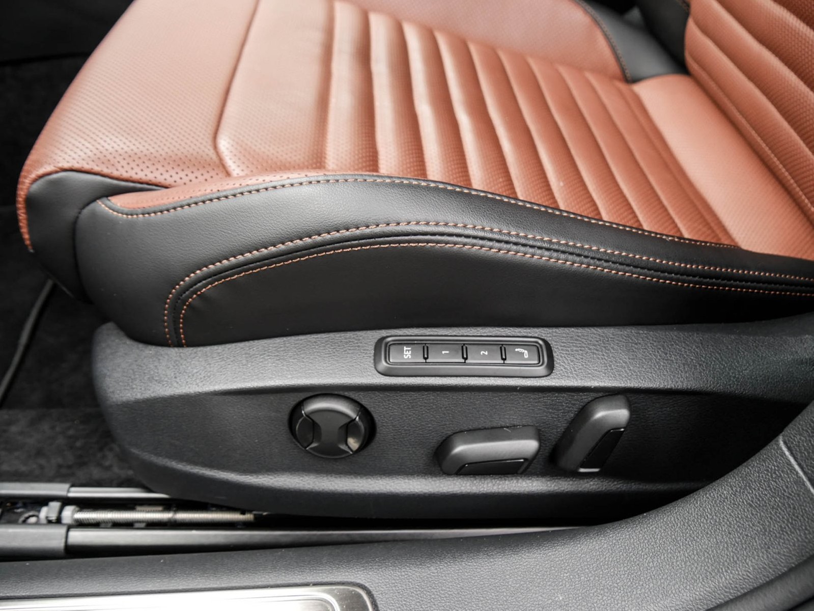 Volkswagen Passat Variant 2.0 ELEGANCE 4X4 LEDER AHK 360CAM