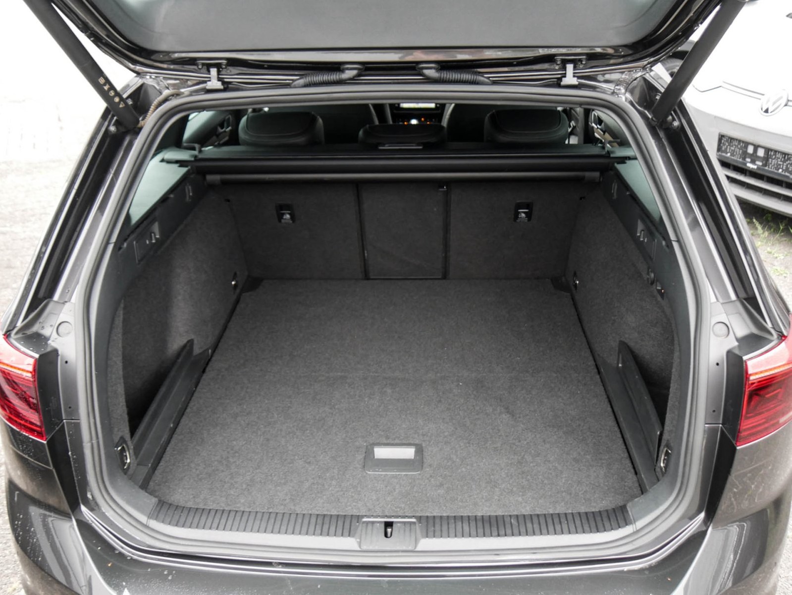 Volkswagen Passat Variant 2.0 ELEGANCE 4X4 LEDER AHK 360CAM