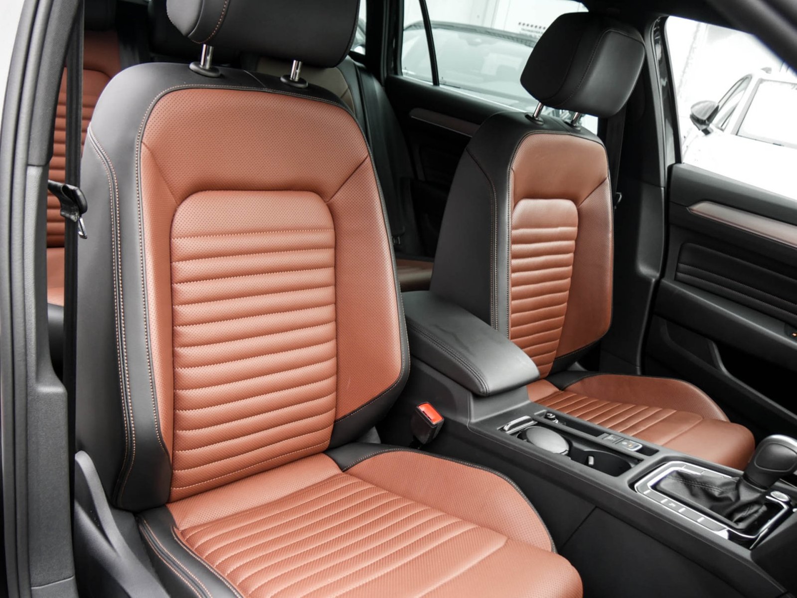 Volkswagen Passat Variant 2.0 ELEGANCE 4X4 LEDER AHK 360CAM